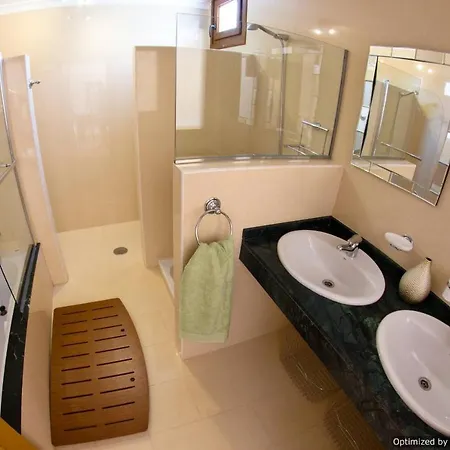 26 With Pool Hot Tub And Great Sea Views *