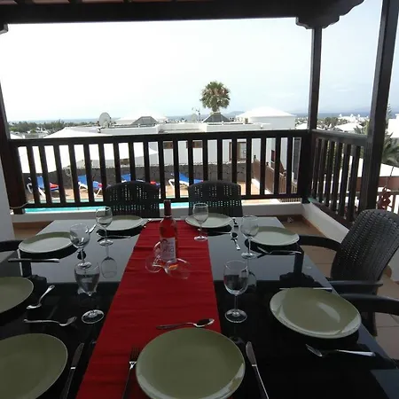 26 With Pool Hot Tub And Great Sea Views Playa Blanca (Lanzarote)